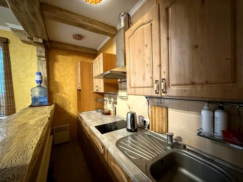 комерційна за адресою Дніпровська набережна вул., 19