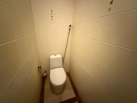 комерційна за адресою Дніпровська набережна вул., 19