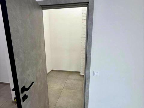 комерційна за адресою Ламана вул., 18