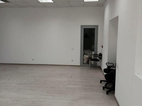 комерційна за адресою Леся Курбаса просп., 2Г