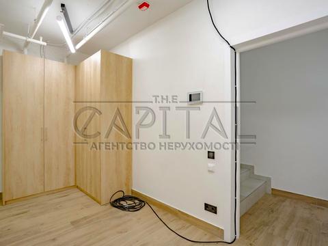 комерційна за адресою Дніпровська набережна вул., 16-Г