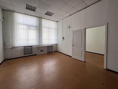 комерційна за адресою Дмитра Яворницького просп. (Карла Маркса), 65