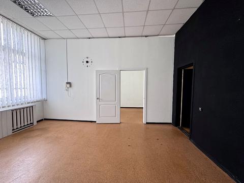 комерційна за адресою Дмитра Яворницького просп. (Карла Маркса), 65