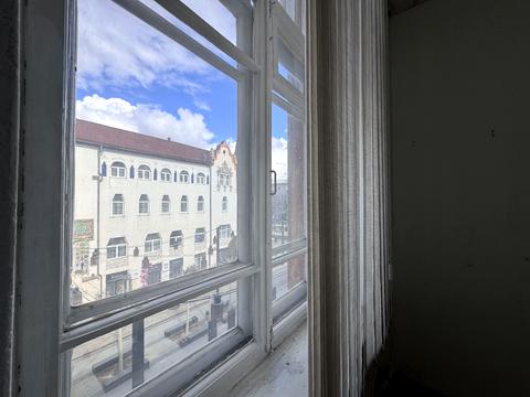 комерційна за адресою Дмитра Яворницького просп. (Карла Маркса), 65