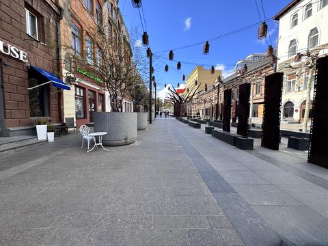 комерційна за адресою Дмитра Яворницького просп. (Карла Маркса), 65