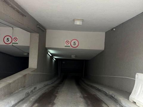 паркомісце за адресою Андрія Верхогляда вул. (Михайла Драгомирова), 9
