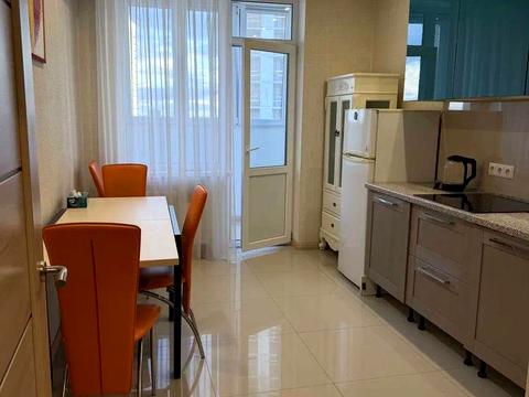 квартира за адресою Академіка Глушкова просп., 9-В