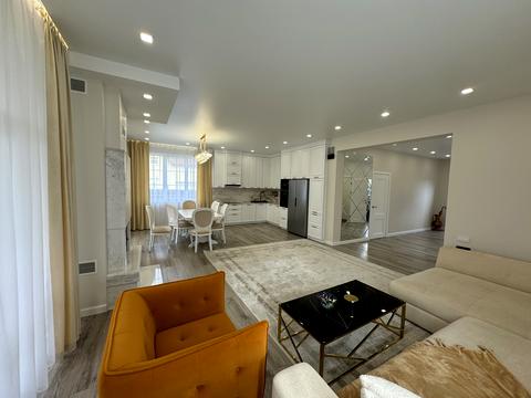 будинок за адресою набережна Василя Стефаника вул.