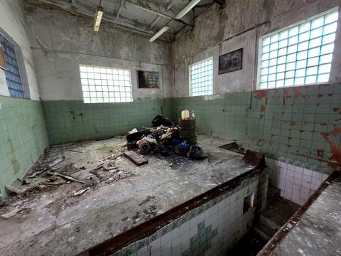 комерційна за адресою Фанерна вул., 1