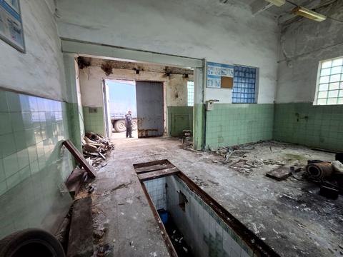 комерційна за адресою Фанерна вул., 1