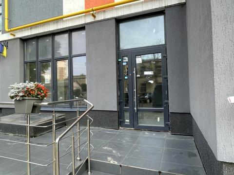 комерційна за адресою Миколи Гулака вул., 2-А