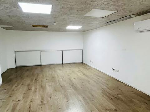 комерційна за адресою Дніпровська набережна вул., 19