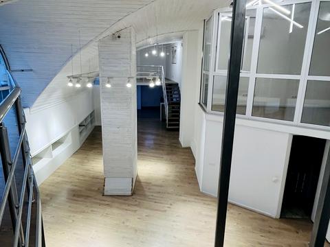 комерційна за адресою Дніпровська набережна вул., 19