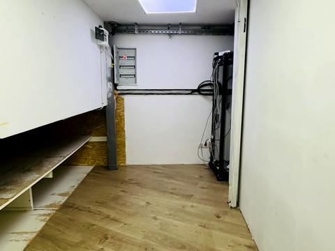 комерційна за адресою Дніпровська набережна вул., 19