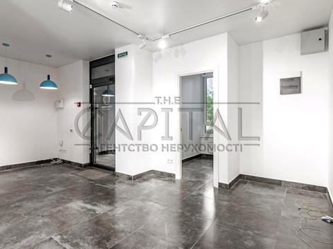 комерційна за адресою Салютна вул., (Будинок 02301-02303)