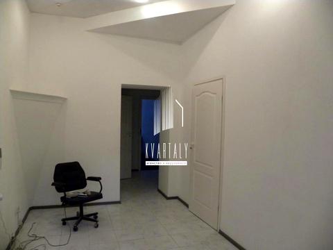 комерційна за адресою Сергія Берегового вул. (Мартиросяна), 16/14