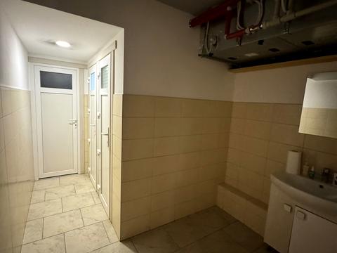 комерційна за адресою Юліана Целевича вул., 34/1