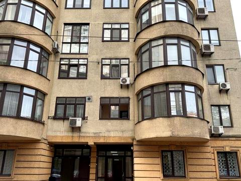 комерційна за адресою Дмитрівська вул., 69