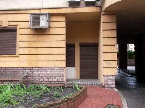 комерційна за адресою Дмитрівська вул., 69