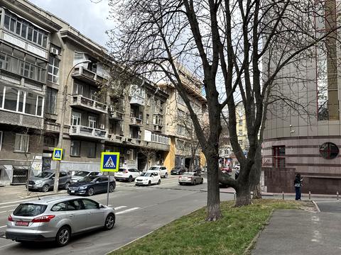 комерційна за адресою Обсерваторна вул., 12-А