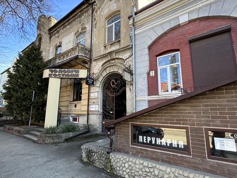 комерційна за адресою Тарнавського вул., 3
