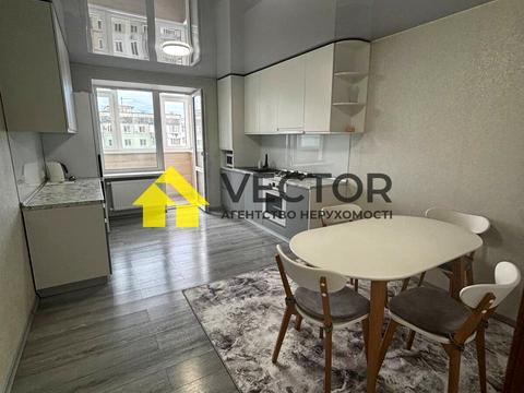 квартира за адресою Героїв України вул., 4