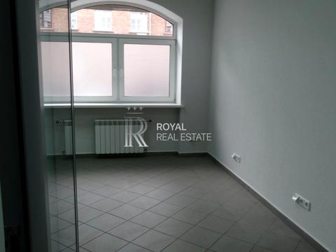 комерційна за адресою Турівська вул., 29