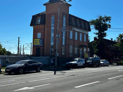 комерційна за адресою Левка Лук'яненка вул. (Жовтнева), 7