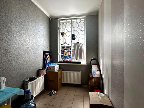 комерційна за адресою Левка Лук'яненка вул. (Жовтнева), 7