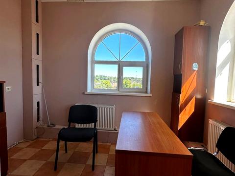 комерційна за адресою Левка Лук'яненка вул. (Жовтнева), 7