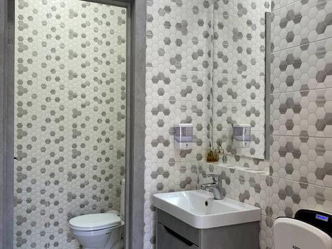 комерційна за адресою Покровська вул., 40-Б