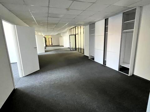 комерційна за адресою Дегтярна вул., 8