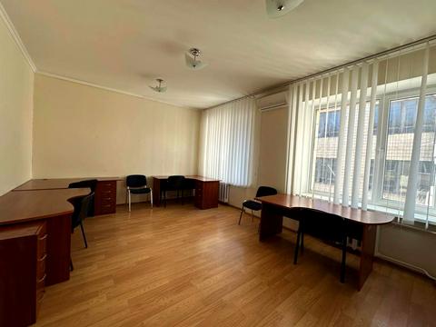коммерческая по адресу Амвросия Бучмы бульв., 5/1