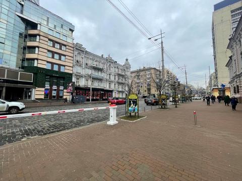 комерційна за адресою Жилянська вул., 7