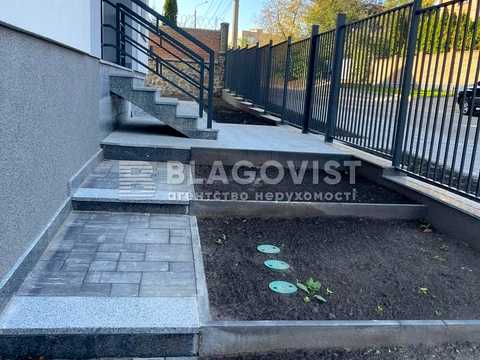 коммерческая по адресу Яготинская ул., 4/10