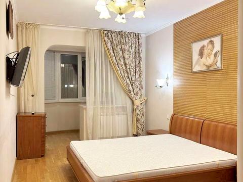 квартира за адресою Анни Ахматової вул., 13