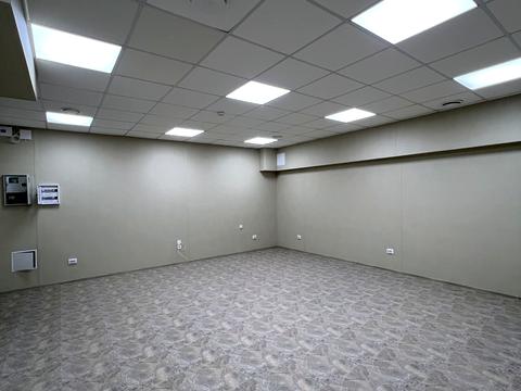 комерційна за адресою Володимира Івасюка вул., 7