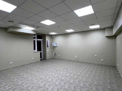 комерційна за адресою Володимира Івасюка вул., 7