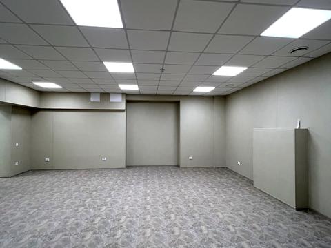 комерційна за адресою Володимира Івасюка вул., 7