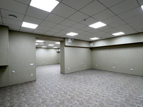 комерційна за адресою Володимира Івасюка вул., 7