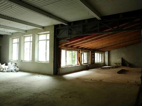 комерційна за адресою Шпитальна вул., 8