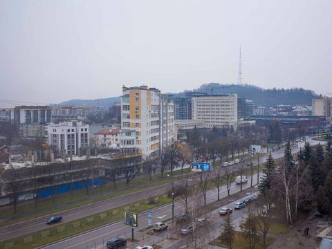 комерційна за адресою В'ячеслава Чорновола просп. (), 67