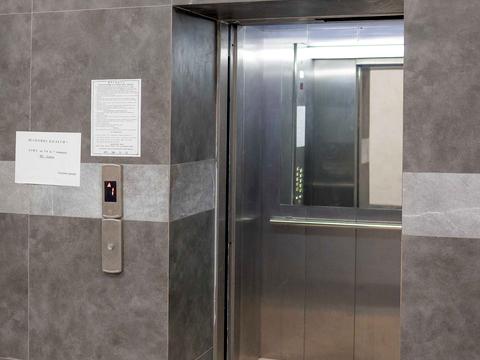 комерційна за адресою В'ячеслава Чорновола просп. (), 67
