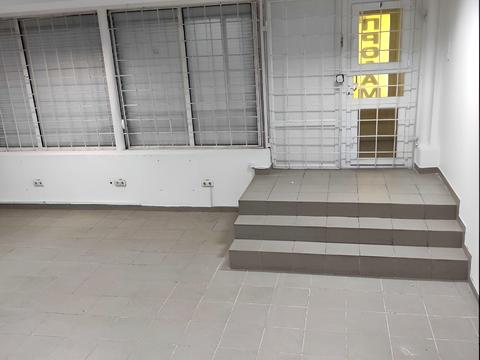 комерційна за адресою Миру просп., 18