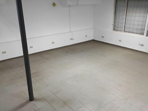 комерційна за адресою Миру просп., 18