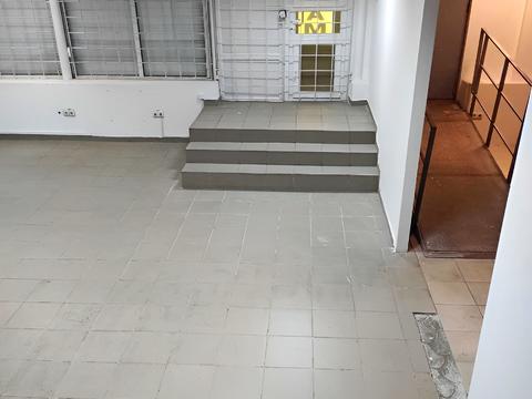 комерційна за адресою Миру просп., 18