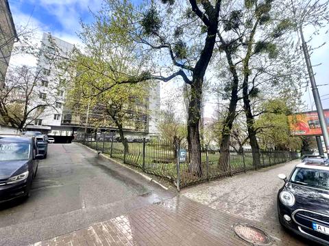 паркомісце за адресою Казарменна вул. (Григорія Андрющенка), 4-А