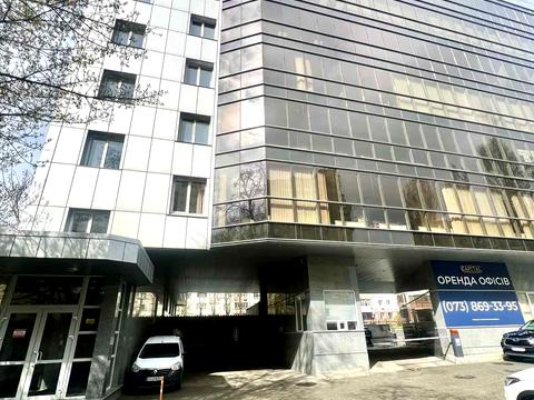 паркомісце за адресою Казарменна вул. (Григорія Андрющенка), 4-А