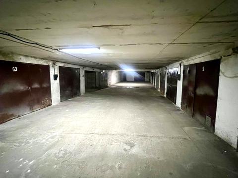 паркомісце за адресою Казарменна вул. (Григорія Андрющенка), 4-А