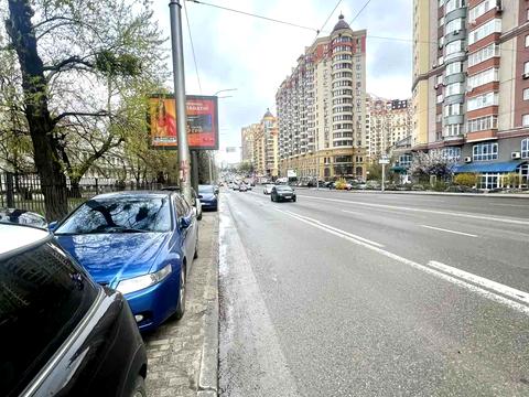 паркомісце за адресою Казарменна вул. (Григорія Андрющенка), 4-А